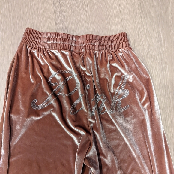 Velvet Tracksuit in Shimmering Brown - Picture 2 of 12